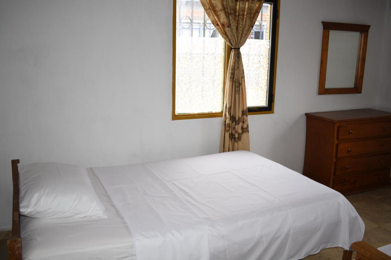 Artesanos Y Turistas Apartment Guatape Exterior photo