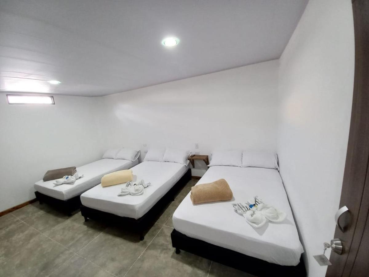 Artesanos Y Turistas Apartment Guatape Exterior photo