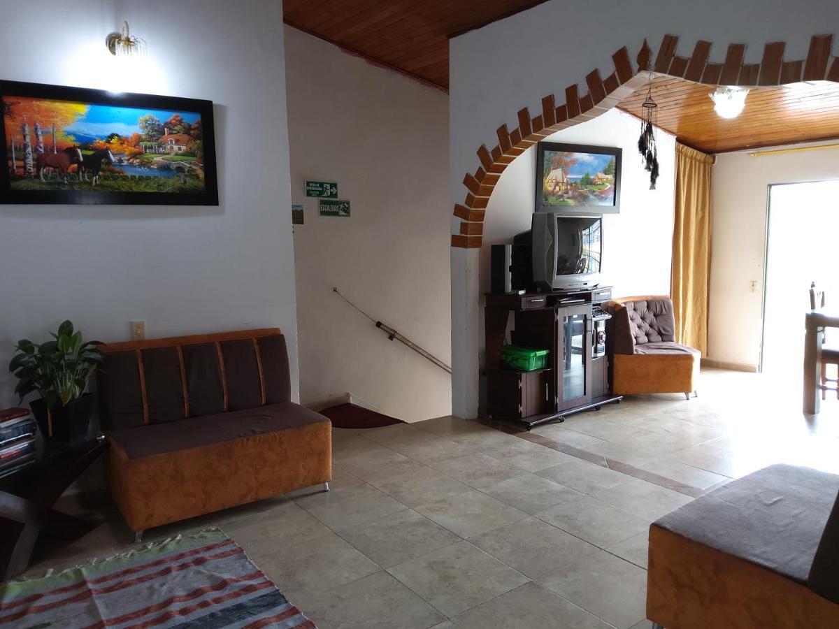 Artesanos Y Turistas Apartment Guatape Exterior photo
